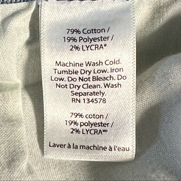 Vineyard Vines Mid-Rise Medium Wash with Deconstructed Hem Cropped Leg Size 2 - Picture 10 of 11